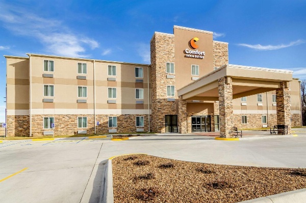 Comfort Inn & Suites Salina North image 1